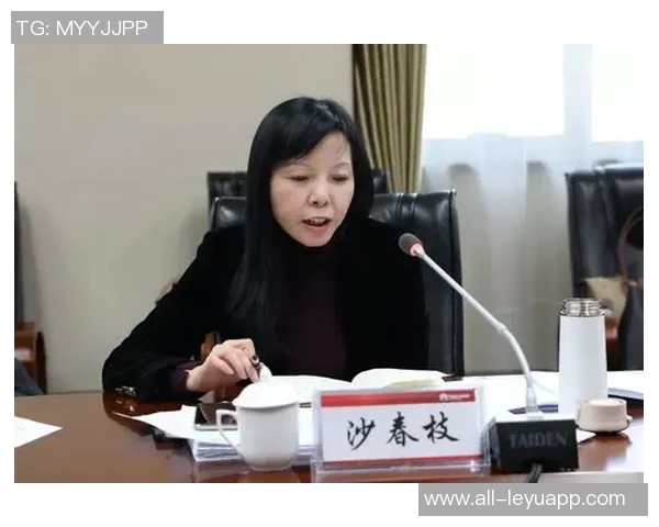 拉拉维亚分享球队会议积极氛围强调团结与建设性沟通的重要性