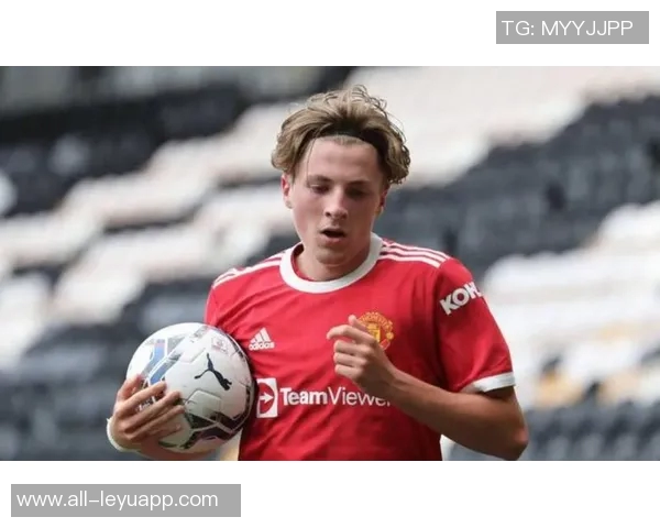 曼联成功签下德比郡16岁门将查理哈迪开启新篇章