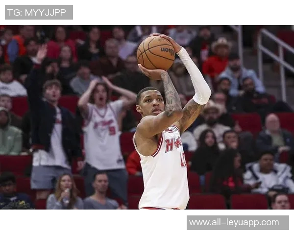 贾巴里史密斯日常穿搭引发关注时尚风潮致敬小帅气质